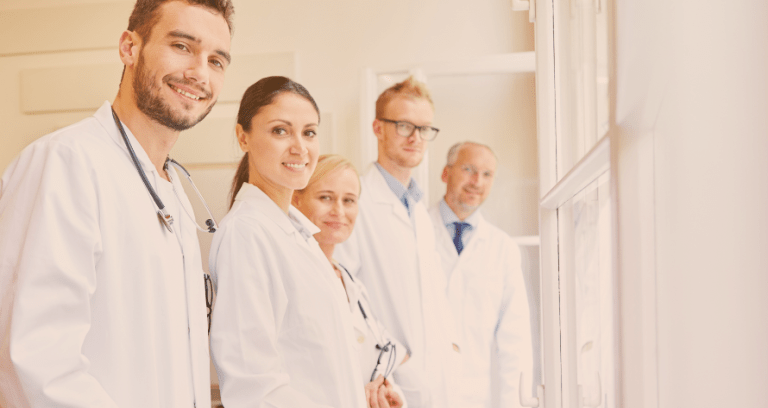 Produtividade médica: como equilibrar atendimento e gestão da clínica